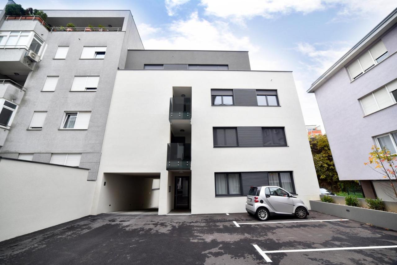 Ophelia Apartment With Parking Zágráb Kültér fotó