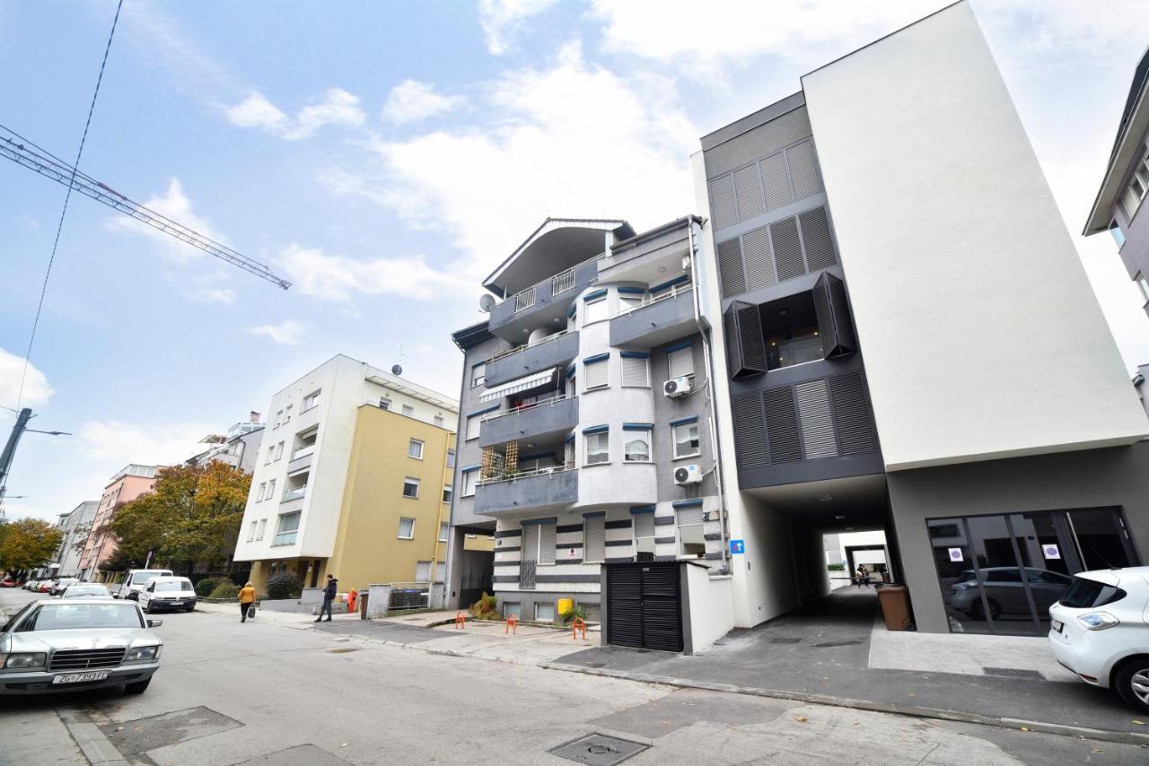 Ophelia Apartment With Parking Zágráb Kültér fotó
